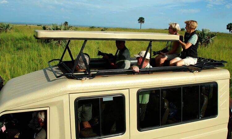 Land cruiser with popup roof in Kenya