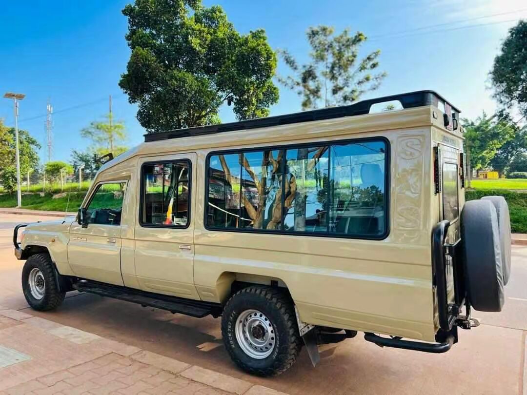 Safari Land Cruiser hire Uganda
