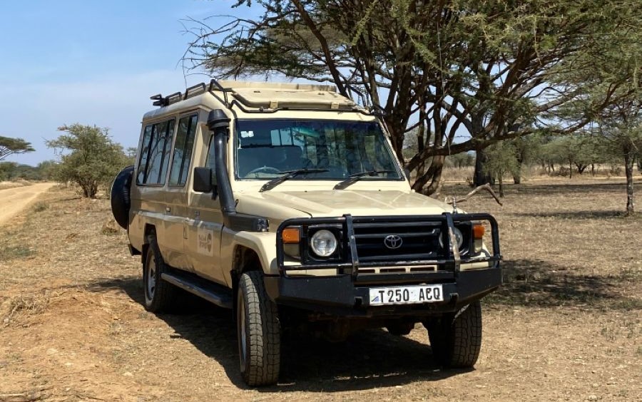 Rent Safari Land Cruiser in Kenya
